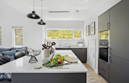 North Buckland House | 5 The Vista, Willingcott Nr Woolacombe - Hot tub/Pet friendly/On-site pool/Ecohome