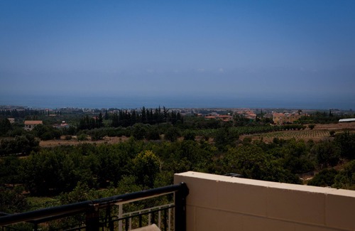 Peyia Town Villa | 5 * villa with sea views to take your breath away near Coral Bay in Peyia .