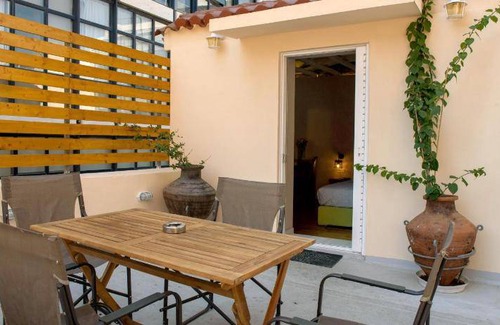 Plaka Apartment | 50 m² Apartment ∙ 3 guests