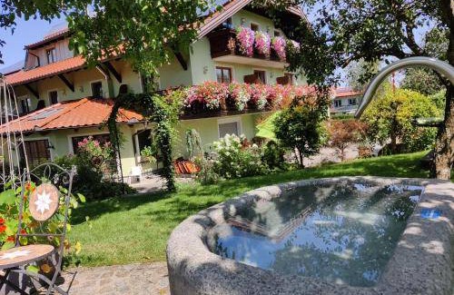 Sankt Georgen im Attergau Bed & Breakfast | 50 m² Bed and breakfast ∙ 2 bedrooms ∙ 5 guests