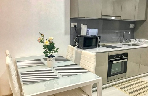 Singapore House | 500 M to JURONG EAST MRT, 2BR SPACE