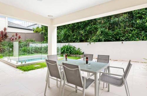 Carindale House | 500 m² House ∙ 5 bedrooms ∙ 10 guests