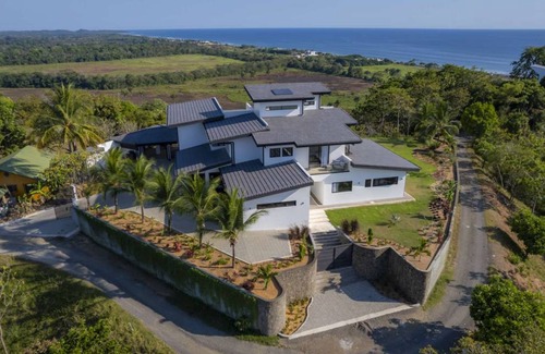 Playa Hermosa House | 500 m² House ∙ 6 bedrooms ∙ 12 guests