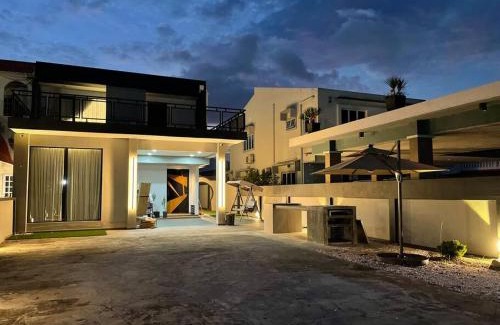 Pasir Pinji House | 5000 SQFT BRAND NEW Semi-D Hype Home 10pax