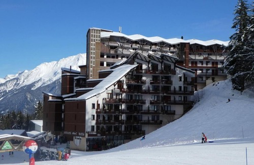 La Perriere Apartment | 50m from resort center, 6th floor, balcony, parking, tv, ski locker, 40m², La Tania