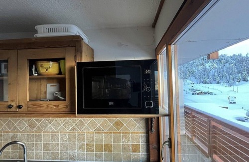 Plagne Centre Apartment | 50m from shops, 5th floor, balcony, tv, ski locker, 50m², La Plagne