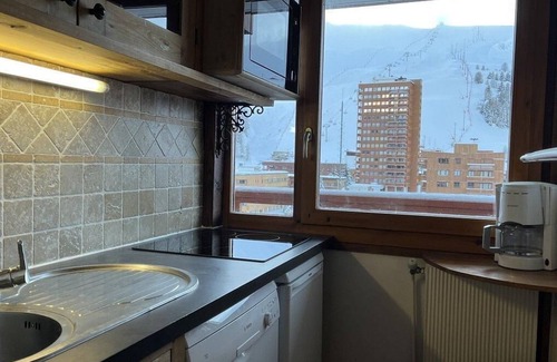 Plagne Centre Apartment | 50m from shops, 5th floor, balcony, tv, ski locker, 50m², La Plagne