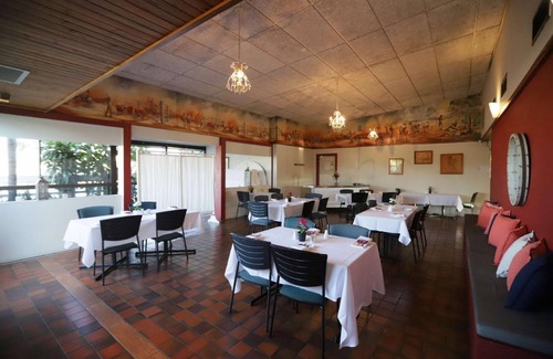 Emerald Hotel | 51 m² Motel ∙ 2 bedrooms ∙ 127 guests
