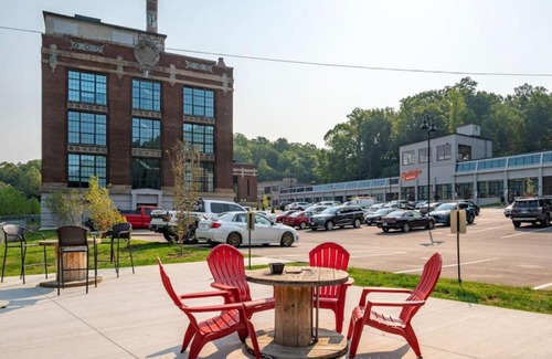Otterbien Home Apartment | 5103 Peters New Industrial Loft on Lebanon Bike Trail