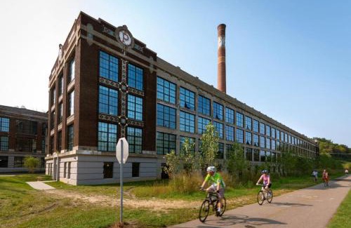 Otterbien Home Apartment | 5103 Peters New Industrial Loft on Lebanon Bike Trail
