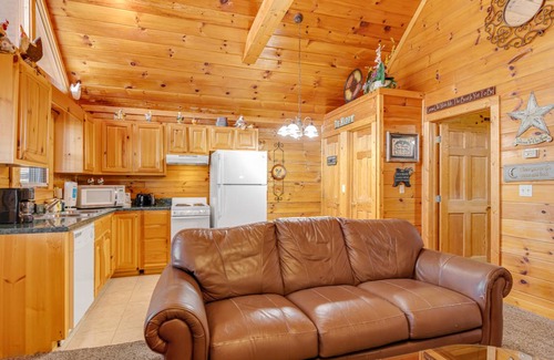 Pigeon Forge Cabin | 52 m² Cabin ∙ 1 bedroom ∙ 2 guests