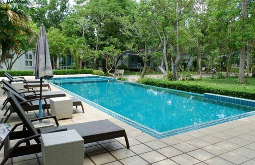 Ban Phe Resort | 52 m² Resort ∙ 2 bedrooms ∙ 6 guests
