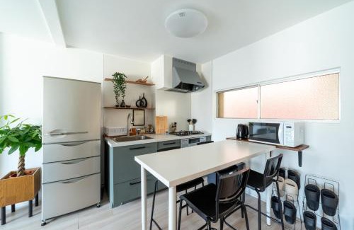 Miyakojima Apartment | 520 Mbps コンビニ徒歩1分,エアコン3台,PS4,バスタブ,野江内代4分,高級マットレス