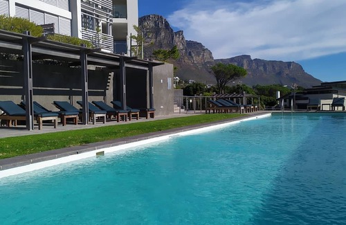 Camps Bay Apartment | 55 m² Apartment ∙ 1 bedroom ∙ 2 guests