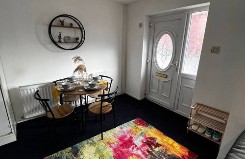Oldham House | 55 m² House ∙ 2 bedrooms ∙ 3 guests