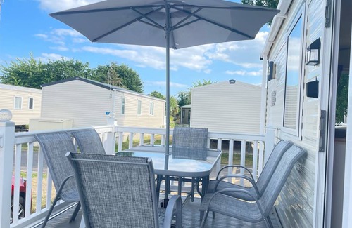 Colchester Cabin | 55 m² Lodge ∙ 2 bedrooms ∙ 4 guests