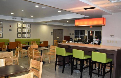 Halfway Hotel | 56 m² Hotel ∙ 127 guests