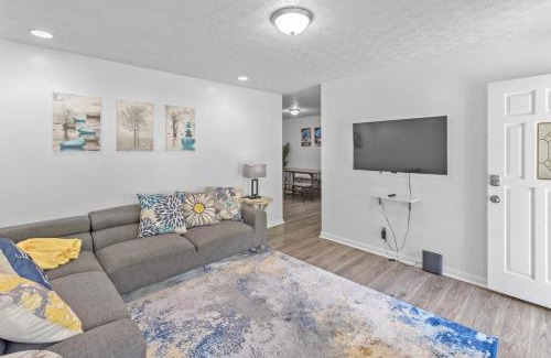 Church Street Villa | 5BD 2BTH Home Near Hartsfield Jackson Airport