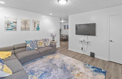 Church Street Villa | 5BD 2BTH Home Near Hartsfield Jackson Airport