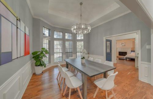 Richardson House | 5BD-3BA Bright & Cheerful Backyard Pool Retreat