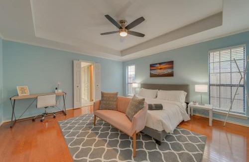 Richardson House | 5BD-3BA Bright & Cheerful Backyard Pool Retreat