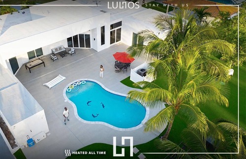 Ludlam House | 5BR Home w/Pool, Courts & Billiard