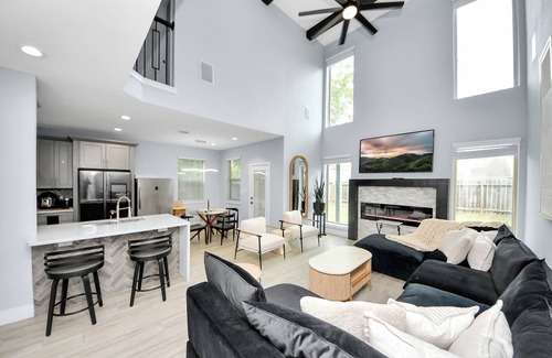 Barker House | 5BR Modern Paradise. Sleeps 15. Family Friendly