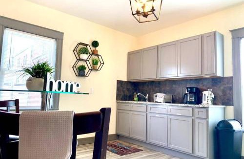 Downtown Niagara Falls House | 5BR Niagara Getaway Prime Location-Sleeps 10