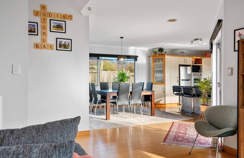 Kawaha Point House | 5BR-Sleeps 12, 50m to Lake Near CBD & Attractions