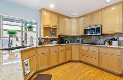 Green Valley North House | 5BR w/Pool & Pool Table - 9 mi to Strip!