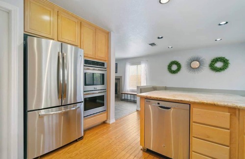 Green Valley North House | 5BR w/Pool & Pool Table - 9 mi to Strip!