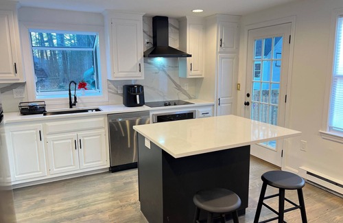 Norfolk Villa | 5min from the Gillette Stadium! Sleeps 12 people! - Pet-Friendly !nnn