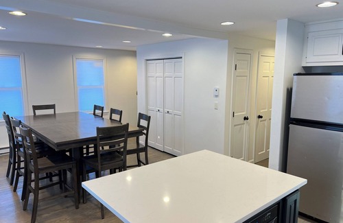 Norfolk Villa | 5min from the Gillette Stadium! Sleeps 12 people! - Pet-Friendly !nnn