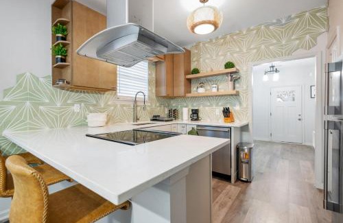 Midtown House | 5min to River Street, DT - Spacious - Free Parking