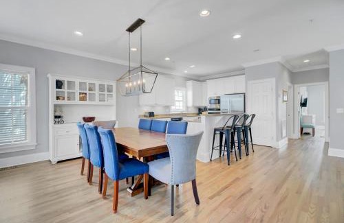 Isle of Palms House | 6 10th Avenue by AvantStay Steps to the Beach Pool 2691 sqft