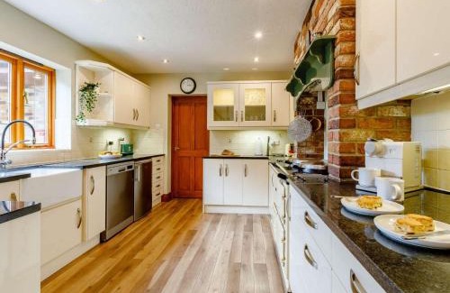 Raymonds Hill House | 6 Bed in Lyme Regis 80470