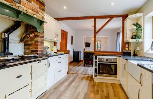 Raymonds Hill House | 6 Bed in Lyme Regis 80470