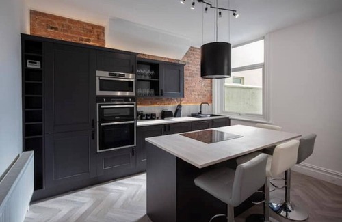 Bispham House | 6 bed Luxury Coastal Townhouse with free parking