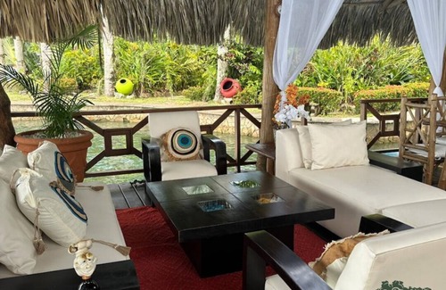 Rio Dulce Ski Chalet | 6-bedroom chalet in welcoming Izabal Department with AC, WiFi