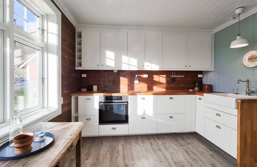 Vindafjord House | 6 bedroom cozy home in ølensvåg