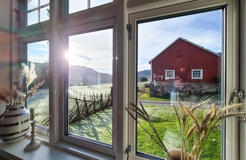 Vindafjord House | 6 bedroom cozy home in ølensvåg