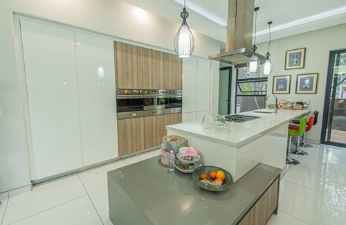 Umhlanga Villa | 6 Bedroom House in Umhlanga