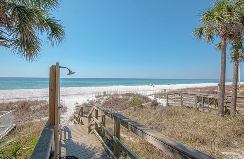 Bel Air House | 6 bedroom Oceanfront House w Private Pool & Hot Tub - 250K reno complete Feb '25
