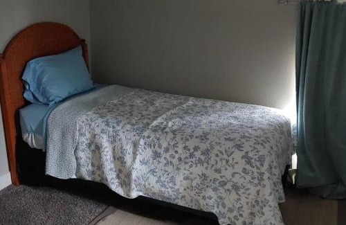 Groves House | 6 BRs Spacious Charming House, Great Neighborhood