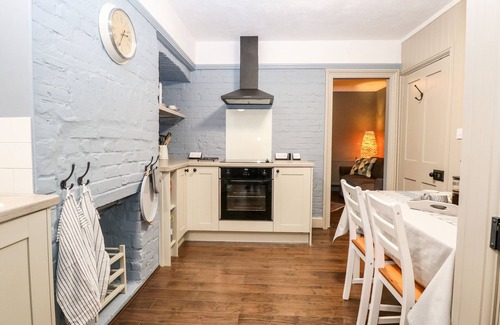 Kessingland Cottage | 6 COASTAL COTTAGES, pet friendly, with a garden in Kessingland