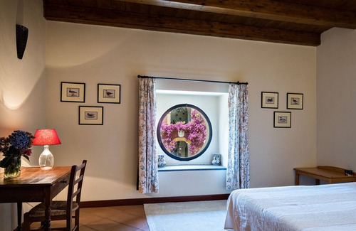 Nola Bed & Breakfast | 6 independent suites in historic villa near Naples Vesuvius Pompeii Caserta