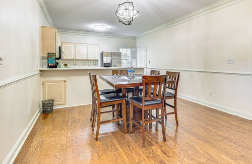 Albany House | 6 Mi to Dtwn Albany: Convenient Home w/Patio