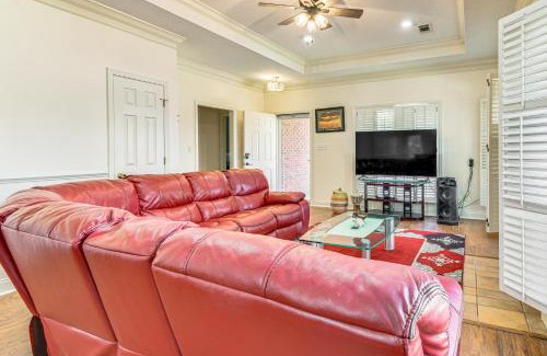 Albany House | 6 Mi to Dtwn Albany Convenient Home with Patio