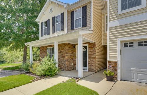 Southeast Raleigh House | 6 Mi to Dtwn Raleigh Townhome with Fenced Patio!