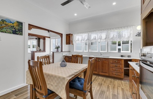 Woolloongabba House | 6 Mins to City –Stylish Retreat